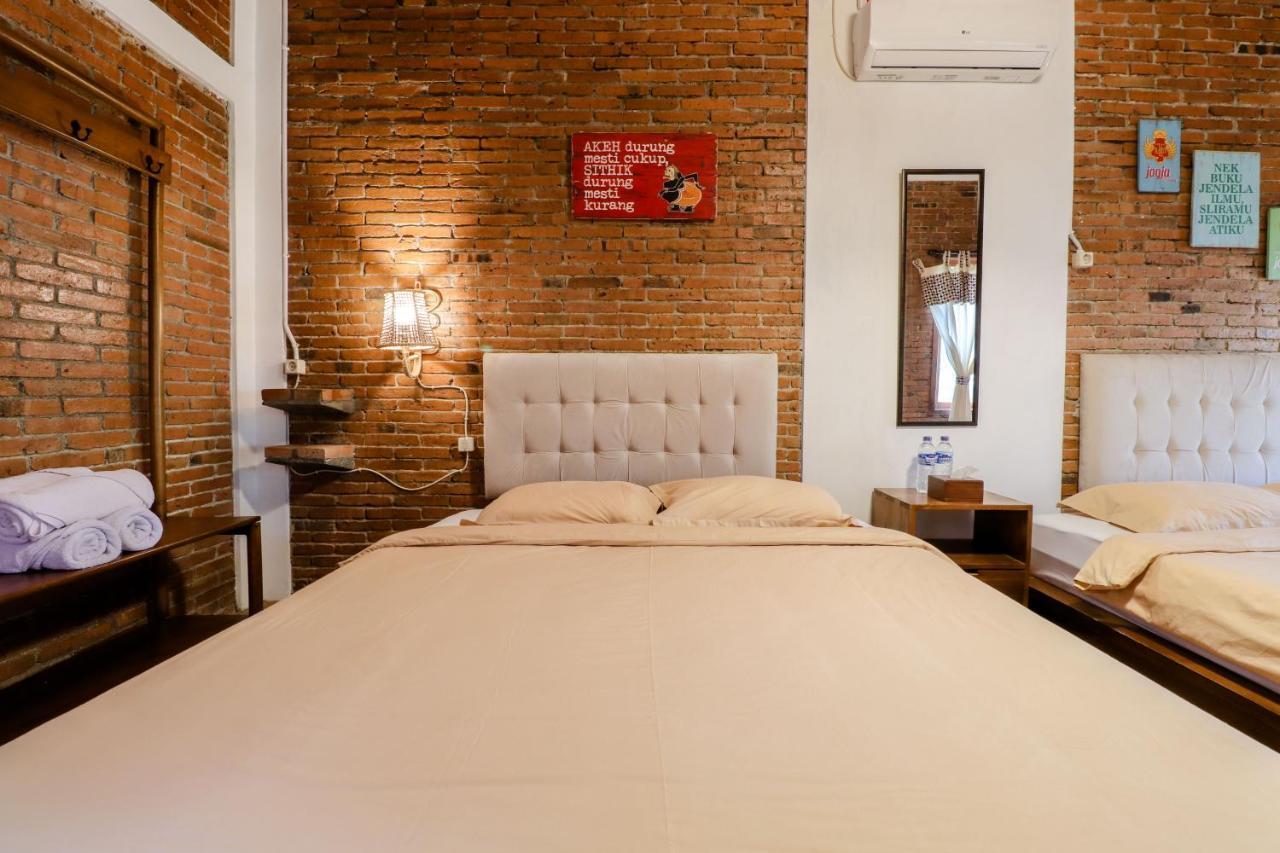 Omah Teras Bata Guesthouse Джокякарта Екстериор снимка