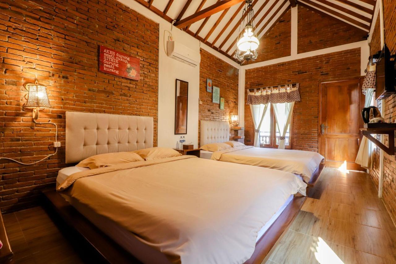 Omah Teras Bata Guesthouse Джокякарта Екстериор снимка