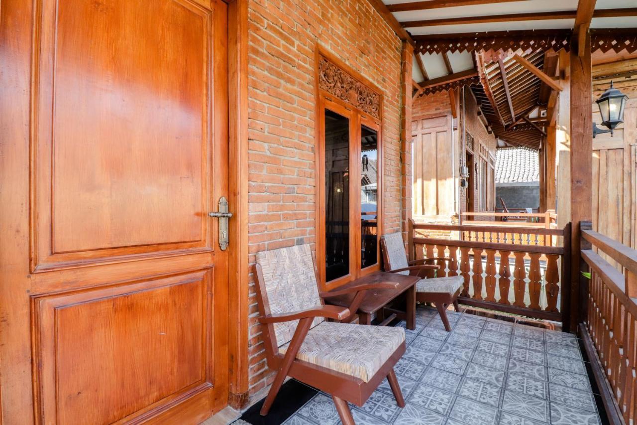 Omah Teras Bata Guesthouse Джокякарта Екстериор снимка