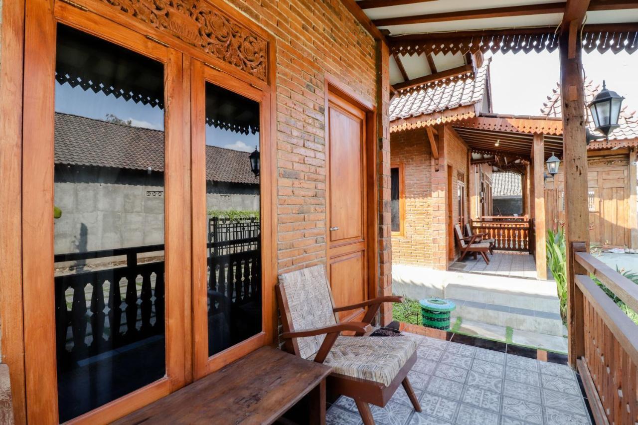 Omah Teras Bata Guesthouse Джокякарта Екстериор снимка