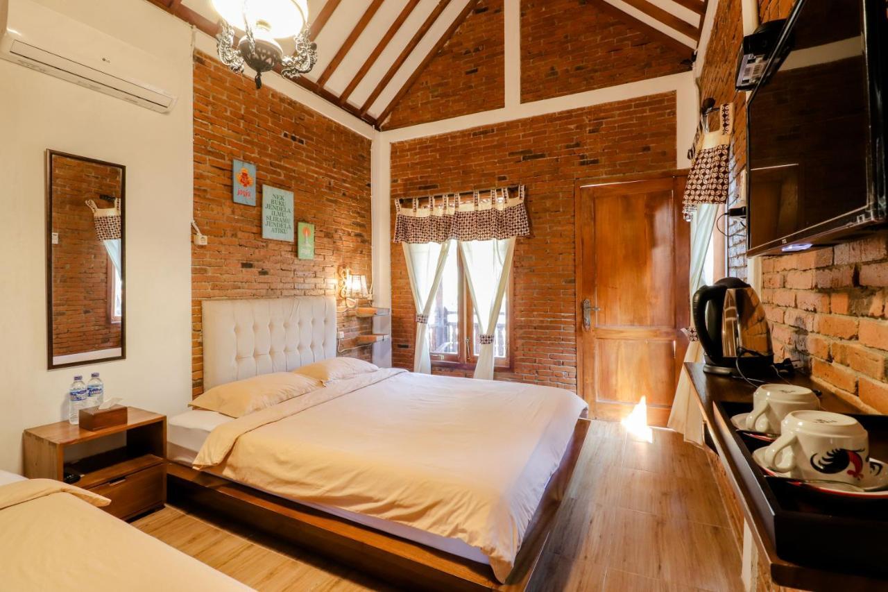Omah Teras Bata Guesthouse Джокякарта Екстериор снимка