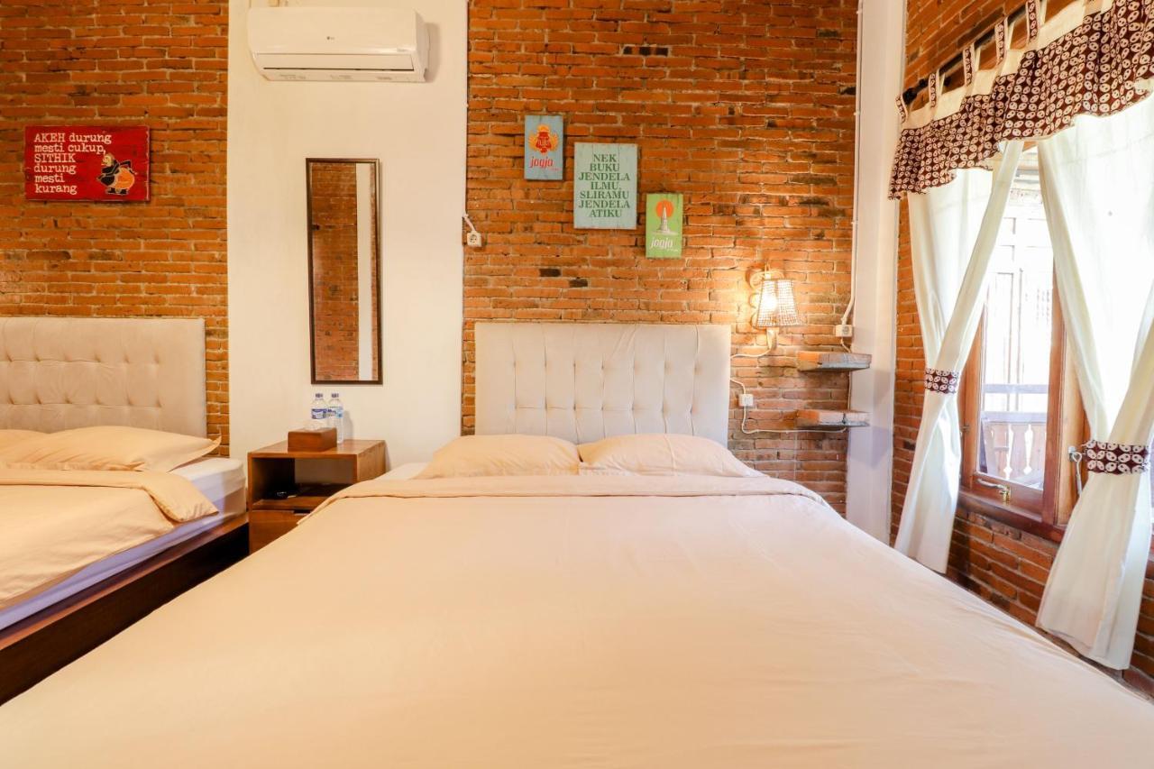 Omah Teras Bata Guesthouse Джокякарта Екстериор снимка